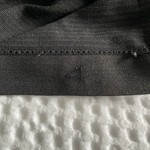 *SOLD* LULULEMON SWIFTLY TECH LONGSLEEVE - Picture 2 of 3